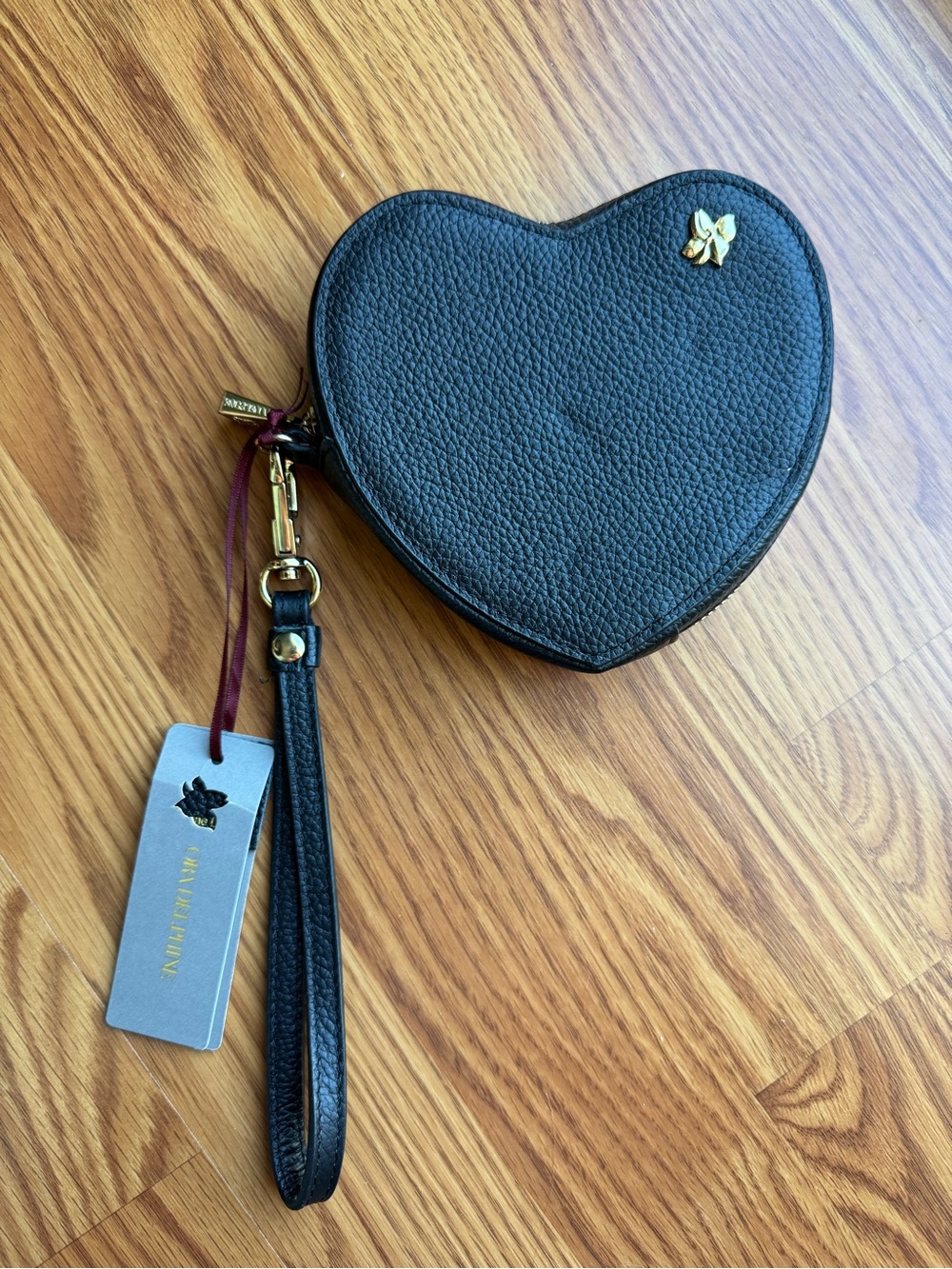 Ora Delphine Black Leather Heart Wristlet
